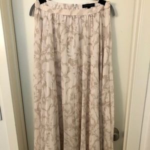 Banana Republic gorgeous long pleated skirt